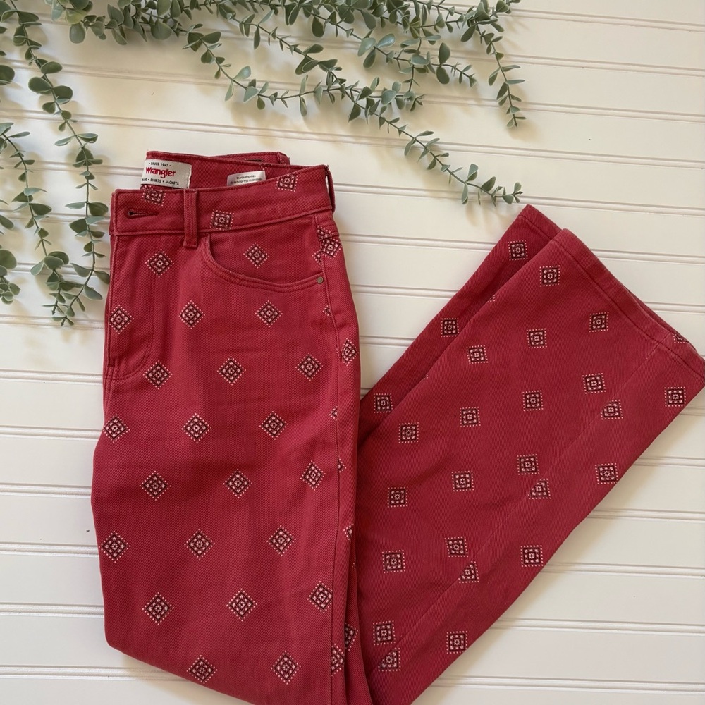 Wrangler Women's Deep Red Diamond-Print Straight Leg Jeans